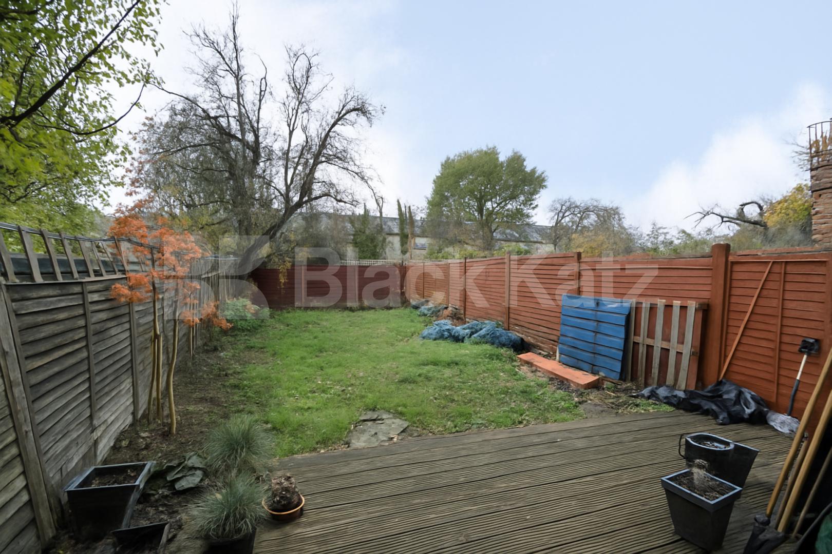 Bright 2-bed garden flat on Priory Road N8 with modern interiors and garden Priory Road, Muswell Hill 